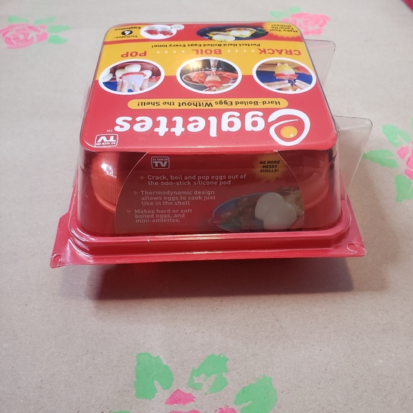 NEW Egglettes - 4 Egg Cups - Egg Cooker Hard & Soft Maker - Picture 4 of 7